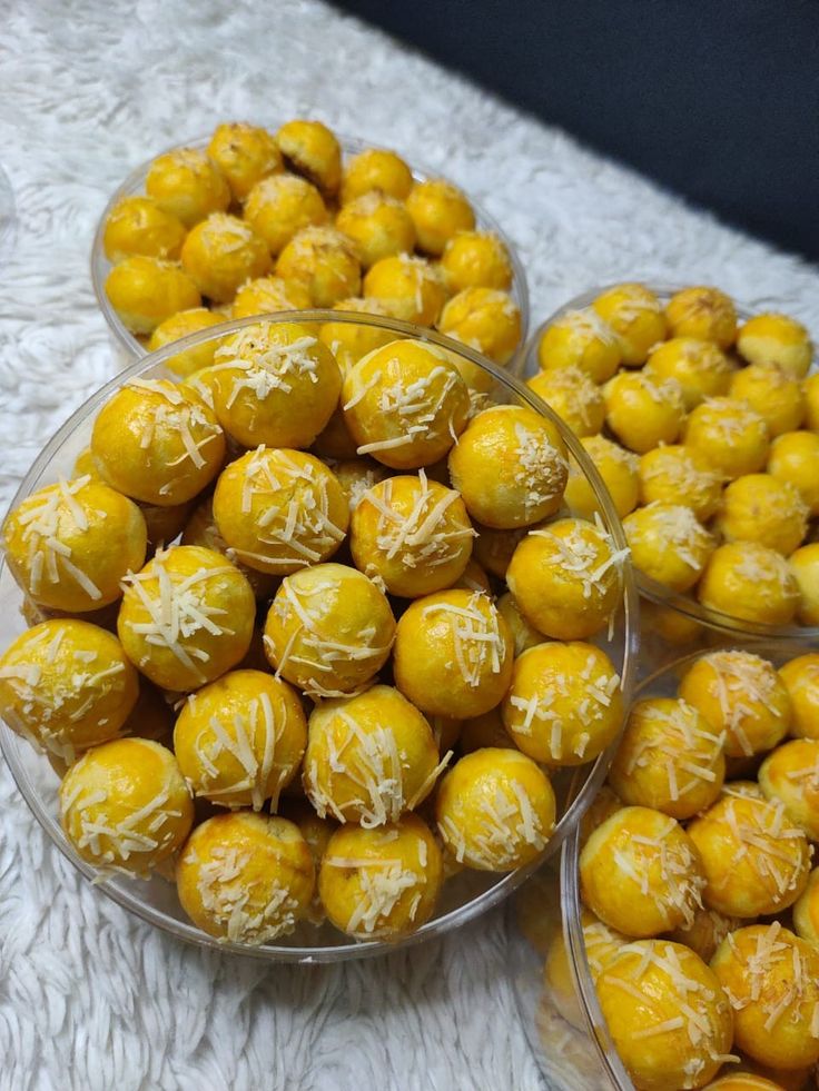 Golden Nastar Premium